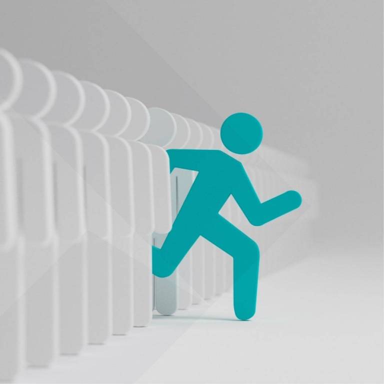 person breaking free of a crowd to illustrate improved seo performance|||